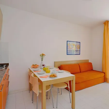 Bright Getaway Flat With Pool * リニャーノ・サッビアドーロ