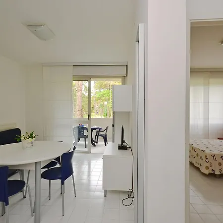 Bright Getaway Flat With Pool *