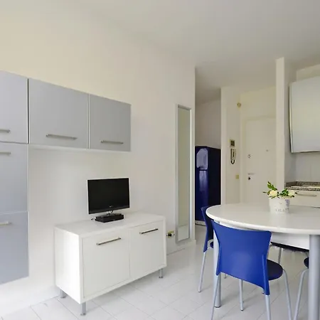 Bright Getaway Flat With Pool Lignano Sabbiadoro